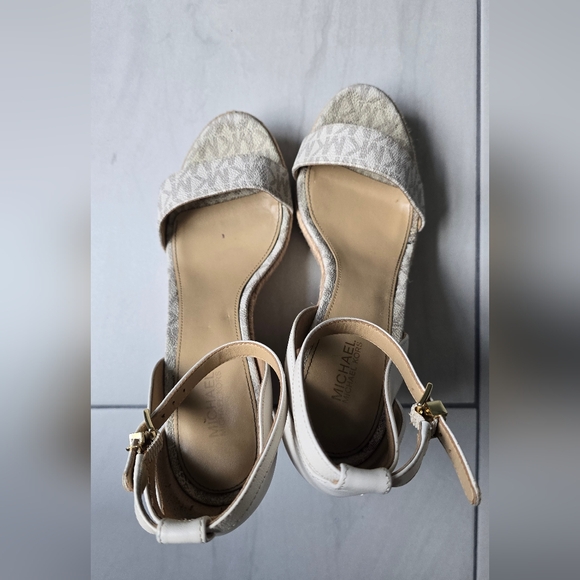 MICHAEL KORS Kimberly Logo and Leather Wedges Sandals Vanilla Cream Shoes Sz 7.5 - Picture 8 of 16